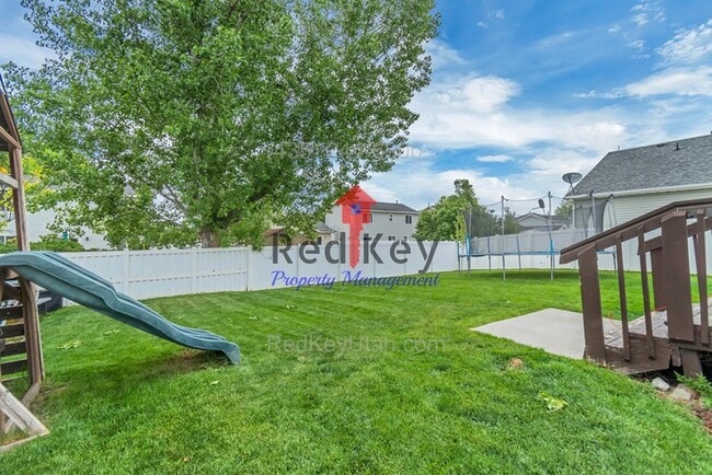 Building Photo - Geneva Way Single Family Home