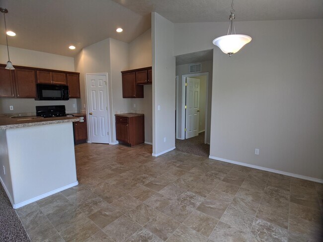 Building Photo - 611 N Kayden Way