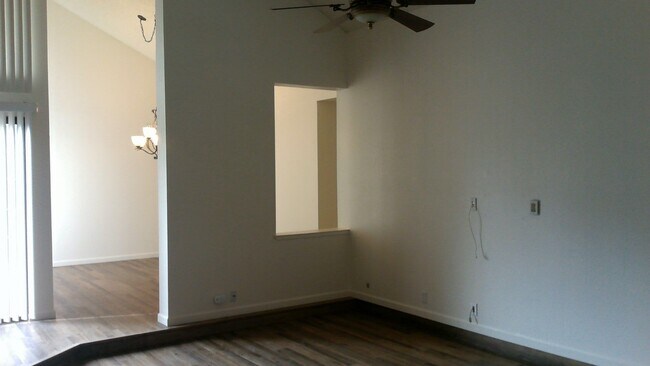 Building Photo - 315 E Nees Ave