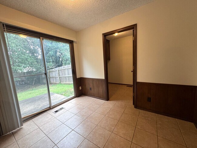 Building Photo - Gorgeous 3 bedroom 2.5 bathroom Duplex home!