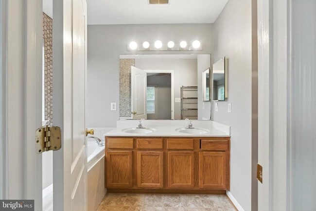 Building Photo - 15507 Pocopson Creek Way