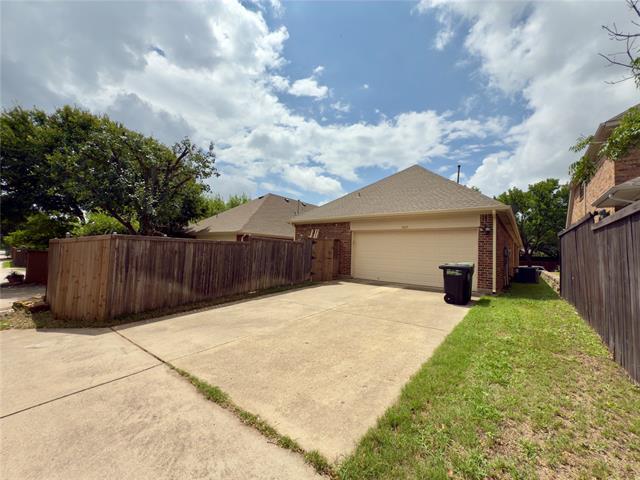 Building Photo - 7917 Creek View Dr