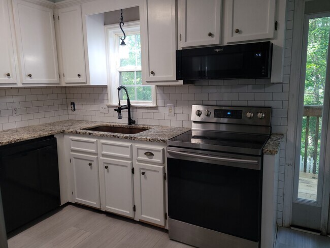 Building Photo - 116 Fox Chase