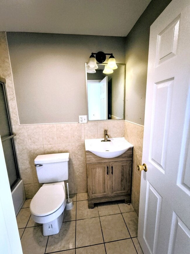 Building Photo - *****Cranston/Eden Park – Four Bed Duplex - $3,295*****