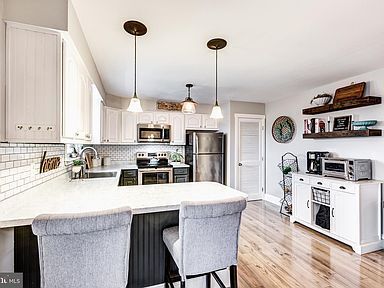 Building Photo - Meticulously maintained 2 bed 2 bath home