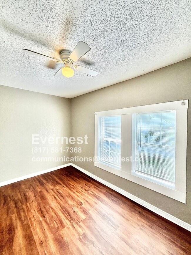 Building Photo - 3-Bedroom, 2-Bath Home with Front Patio in...