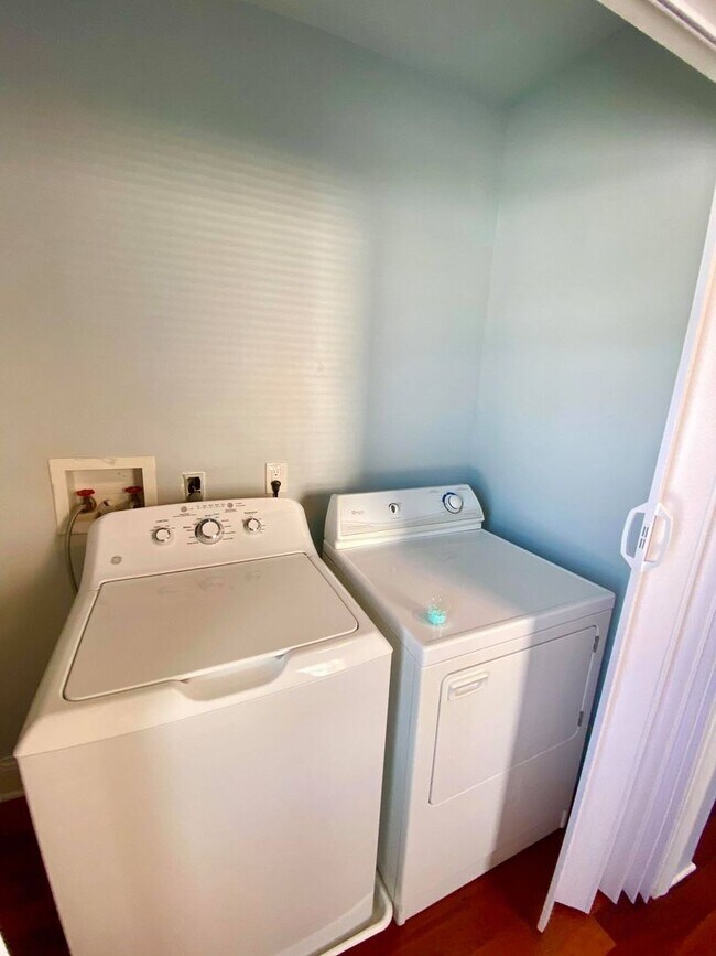 Building Photo - Charming 2 Bedroom/1.5 Bathroom Home with Large Backyard in Colgate, Baltimore, MD!