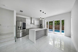 Building Photo - 3142 Carter St