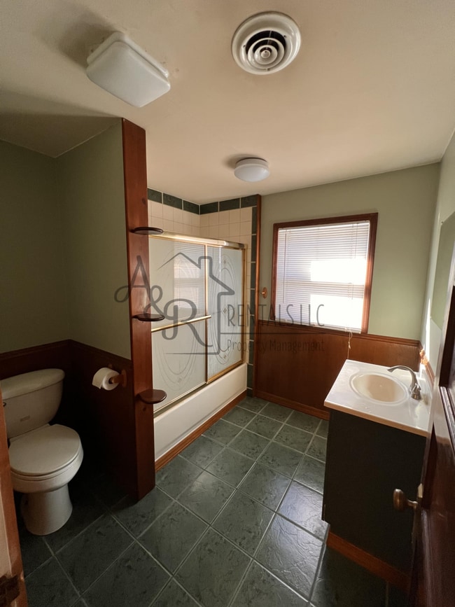 Building Photo - 204 W Leighton St