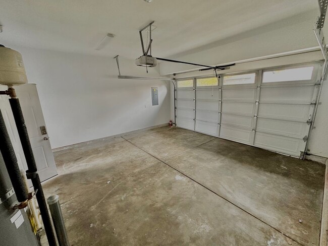 Building Photo - Stylish 4BR | 3BA Home with Den, Fenced Ba...