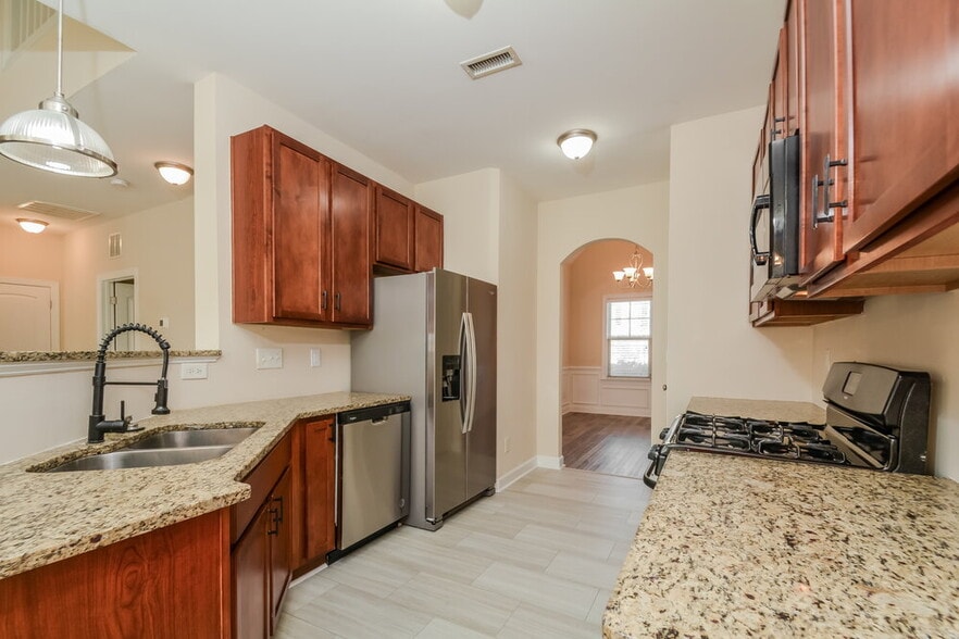 Building Photo - 805 New Charleston Dr