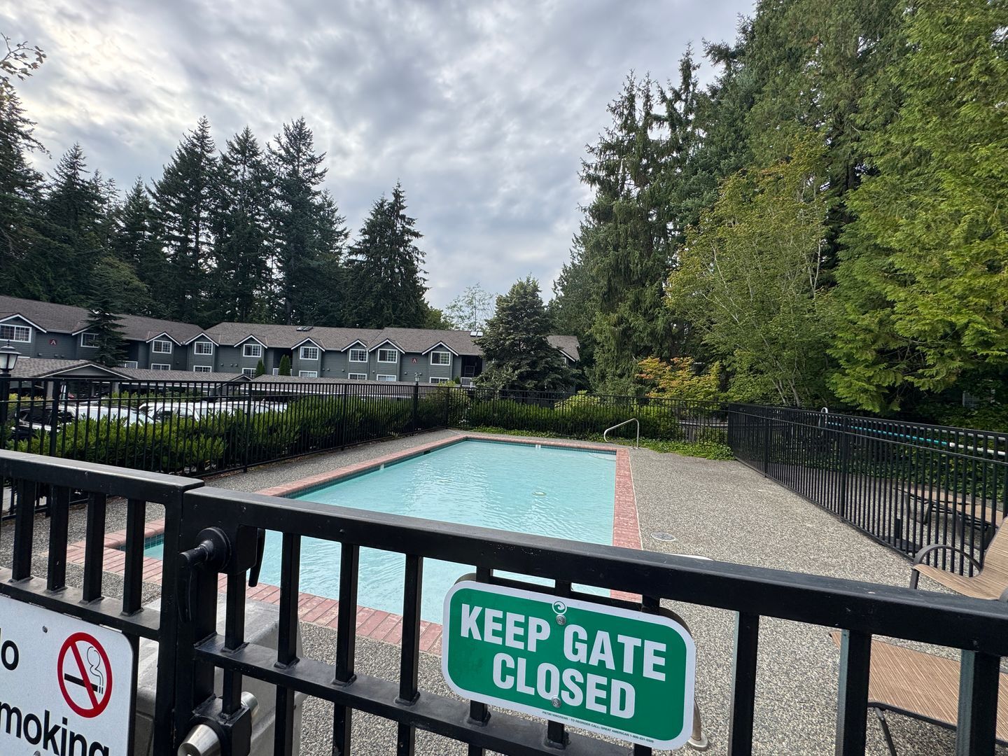 Building Photo - TWO FREE WEEKS - Country Club Condo!