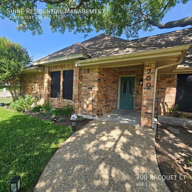 Building Photo - 700 Racquet Ct