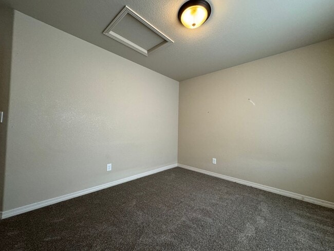 Building Photo - Beautiful 4 Bed 3 1/2 Bath home in Ridgen Farm.