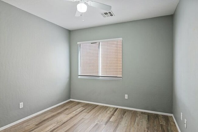 Building Photo - Very nice 3 bedroom 2 bath home