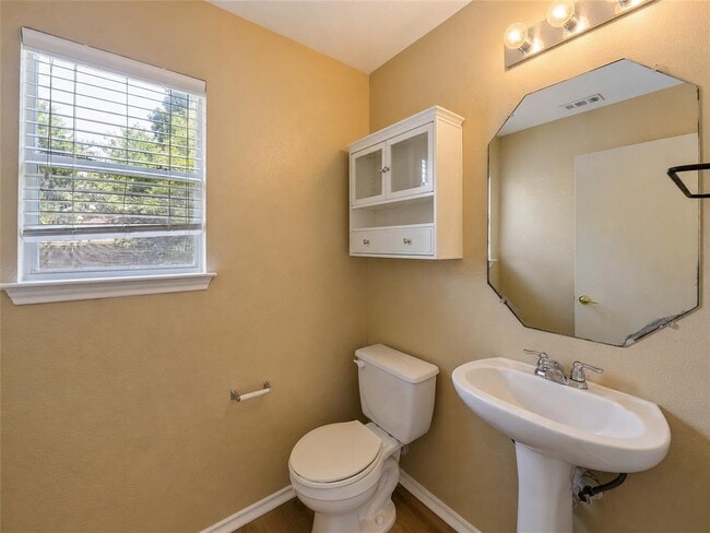Building Photo - 5509 Bentsen Ln