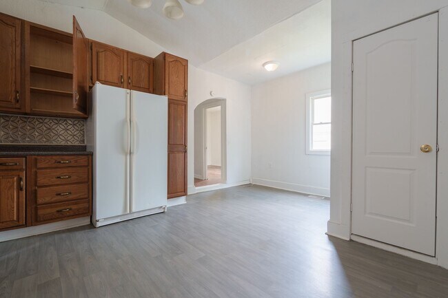 Building Photo - MOVE IN READY 4 Bedroom in Suffolk!