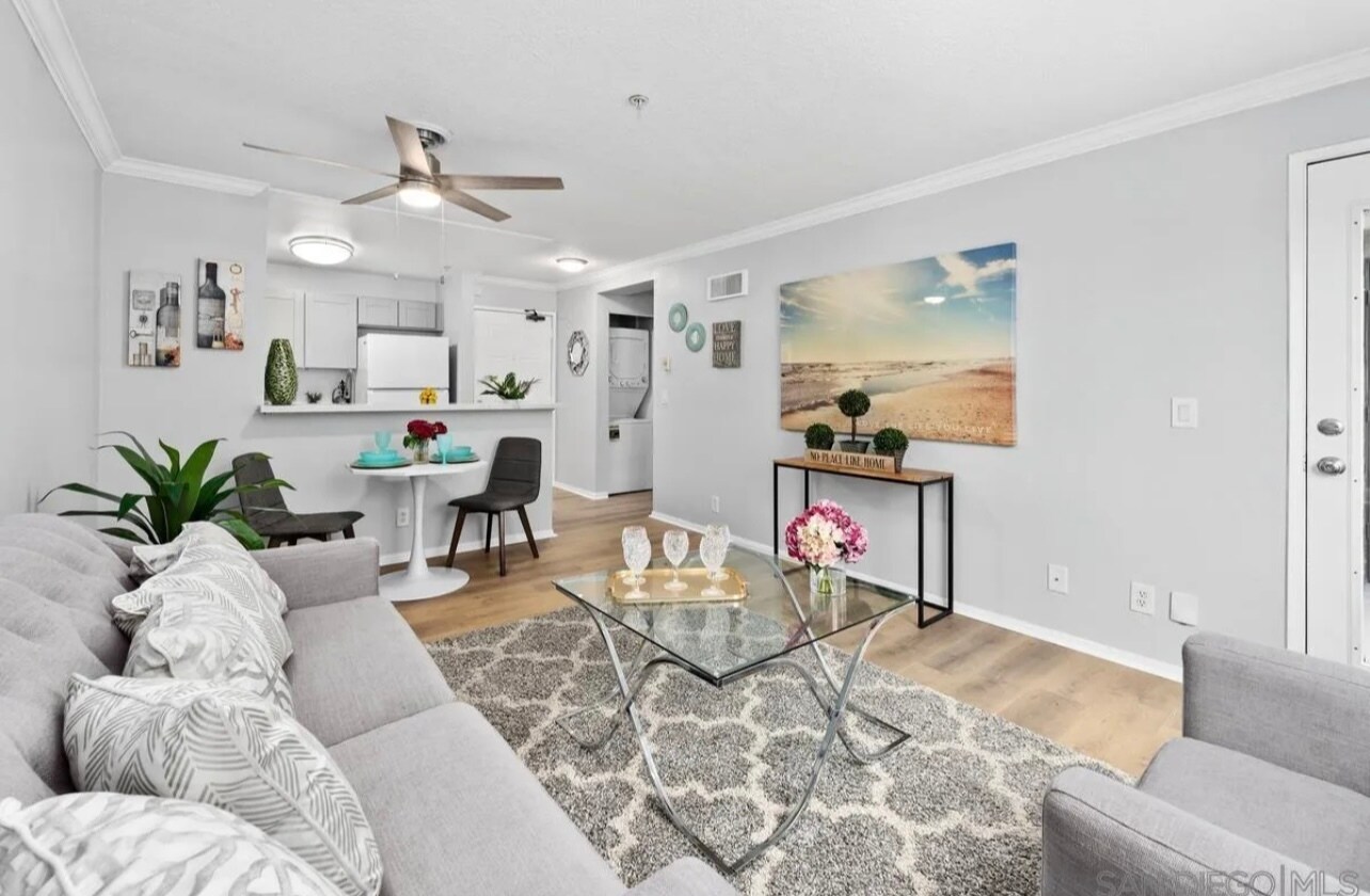 Building Photo - 8889 Caminito Plaza Centro