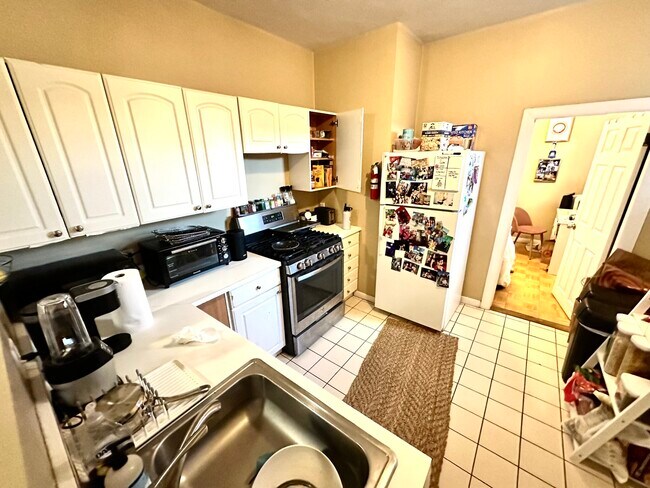 Building Photo - 68 Egmont St