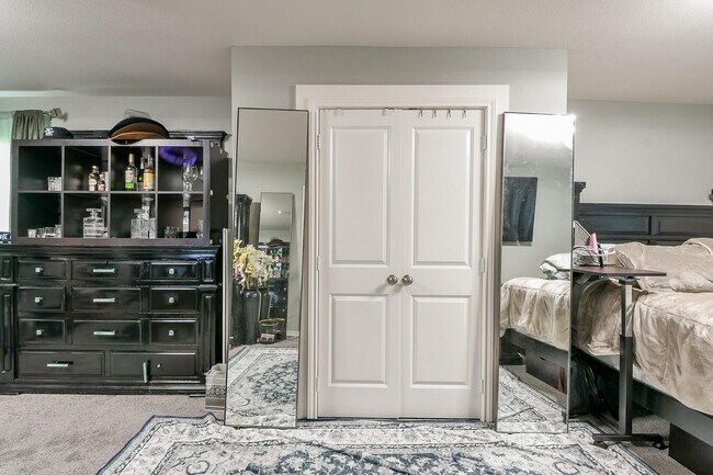 Building Photo - 10131 Cerritos dr