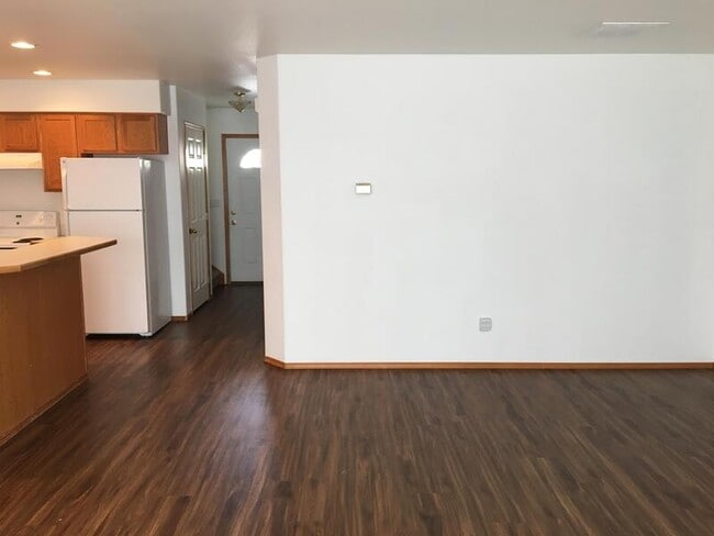 Building Photo - 1330 D S Skyline Dr