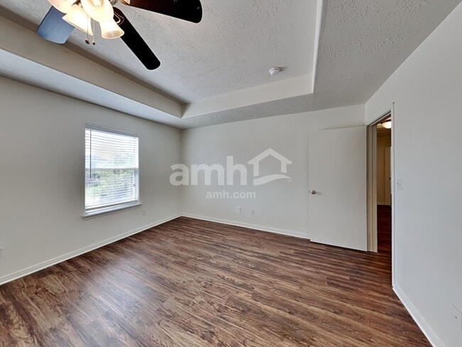 Building Photo - 9116 Dolphin Cir