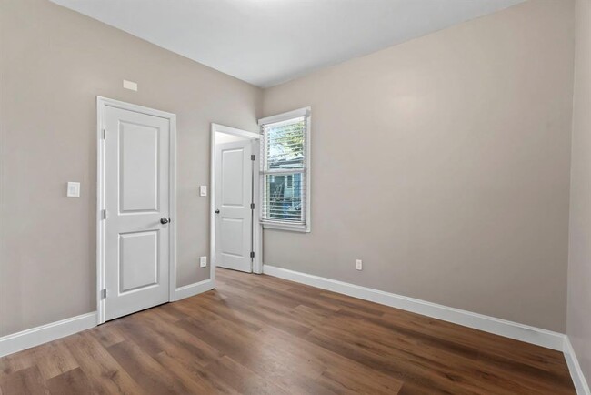 Building Photo - 107 Harvey Ave