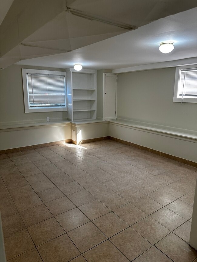 Building Photo - 1414 Kenilworth Ave