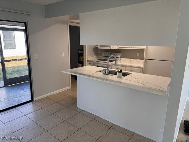 Building Photo - 3004 Santa Barbara Blvd