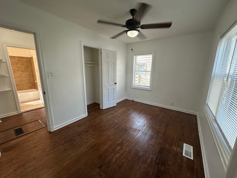 Building Photo - 1272 Lyle Pl NW