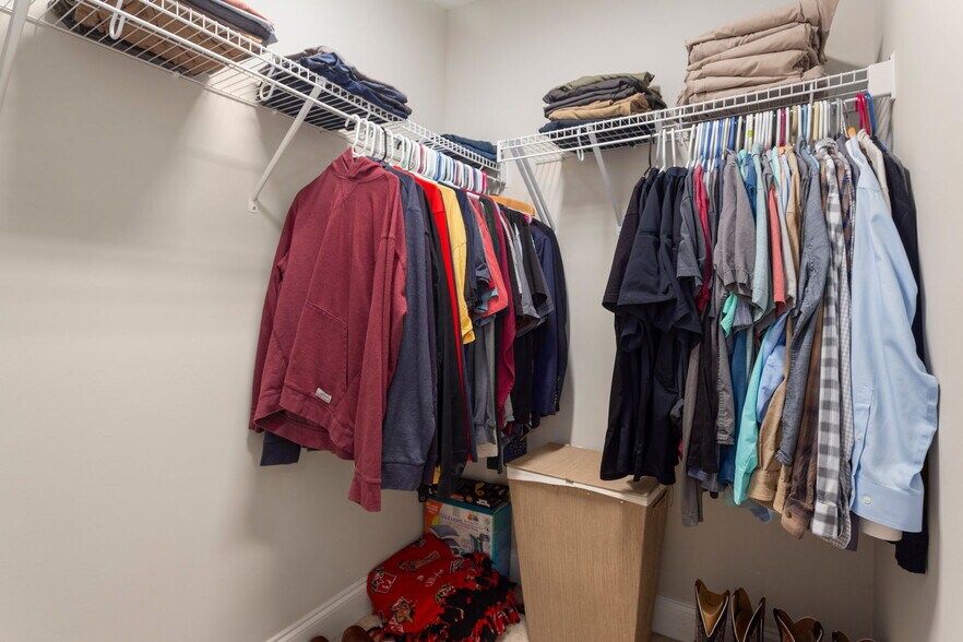 2nd walk in master closet - 115 Jonalker Ct