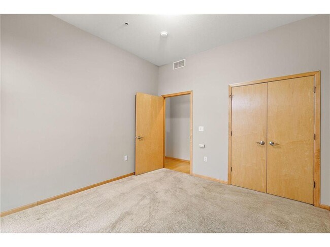 Building Photo - 270 4th St E