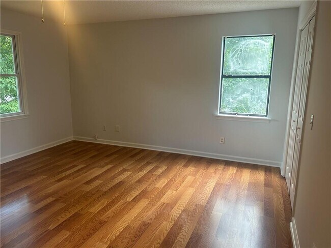 Building Photo - 2918 Mockingbird Cir
