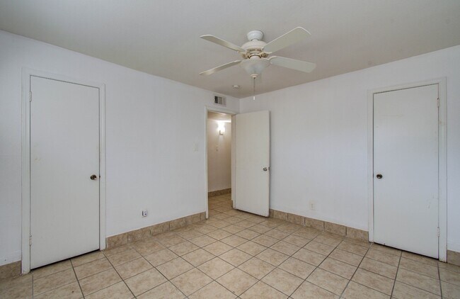 Building Photo - 8110 Albacore Dr