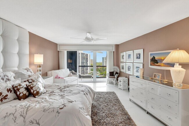 Building Photo - 4740 S Ocean Blvd