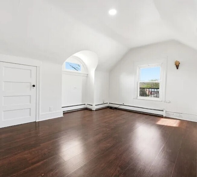 Building Photo - 44 Oberlin St