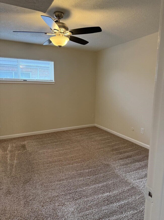 Building Photo - 6410 Del Monte Dr