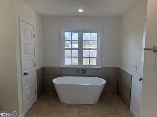 Building Photo - 410 N Caswell St