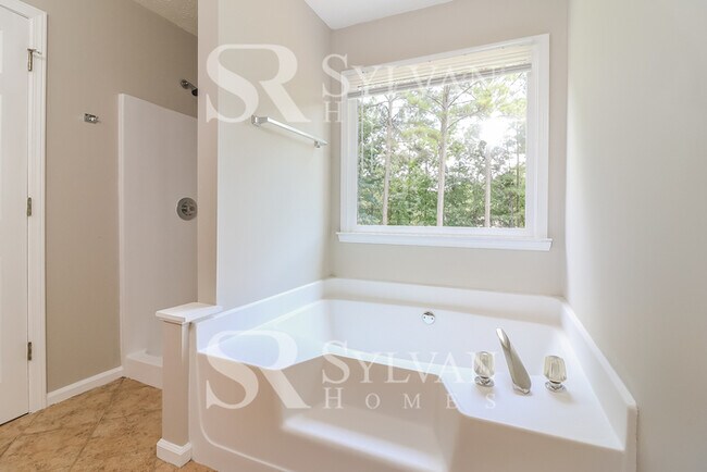 Building Photo - 98 Silverthorne Pl