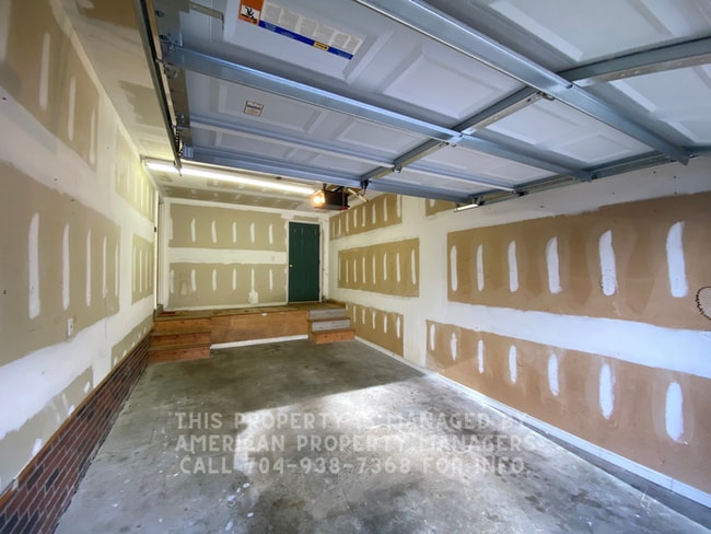 Building Photo - 152 Purple Finch Ln