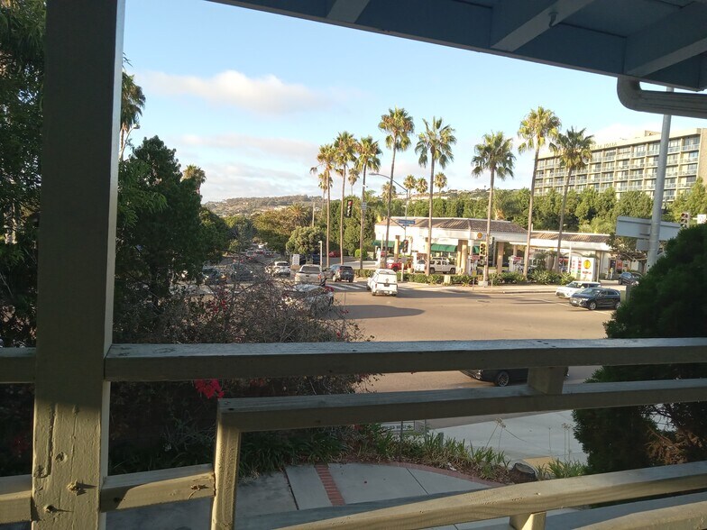 Building Photo - 2139 Torrey Pines Rd