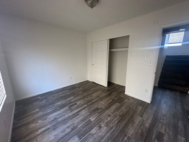 Building Photo - 1 bedroom with loft - or 2nd bedroom - w/d...