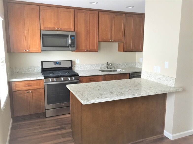 Kitchen - 1001 Murrieta Blvd