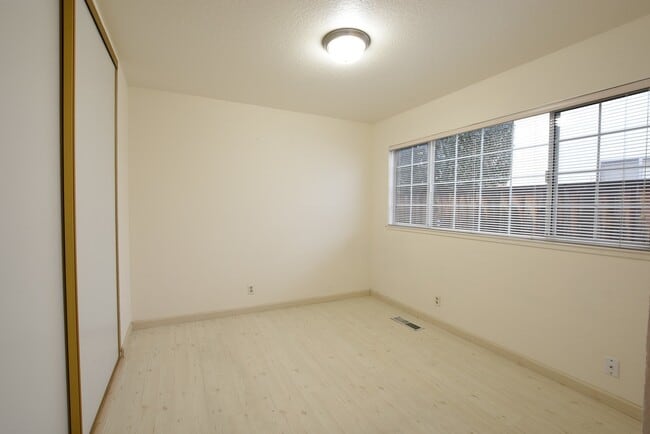 Building Photo - Remodeled & Spacious West San Jose 5 Bedroom 3 Bath Home