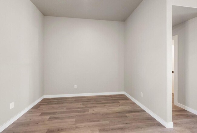Building Photo - PRE LEASING NOW - AVAILABLE 7/14