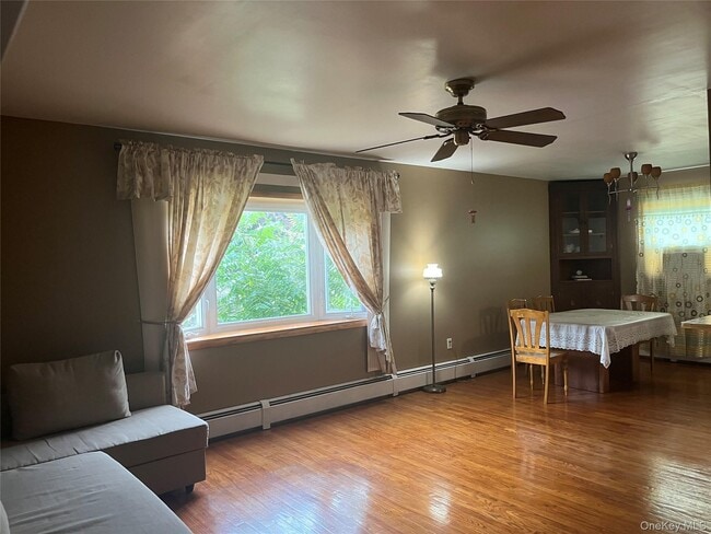 Building Photo - 225 Monhagen Ave