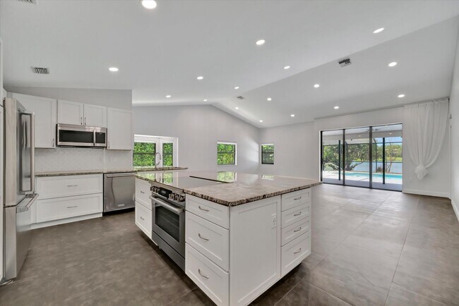 Building Photo - Stunning 3 Bed/ 2 Bath Pool Home in Longwood Run ~ UTC