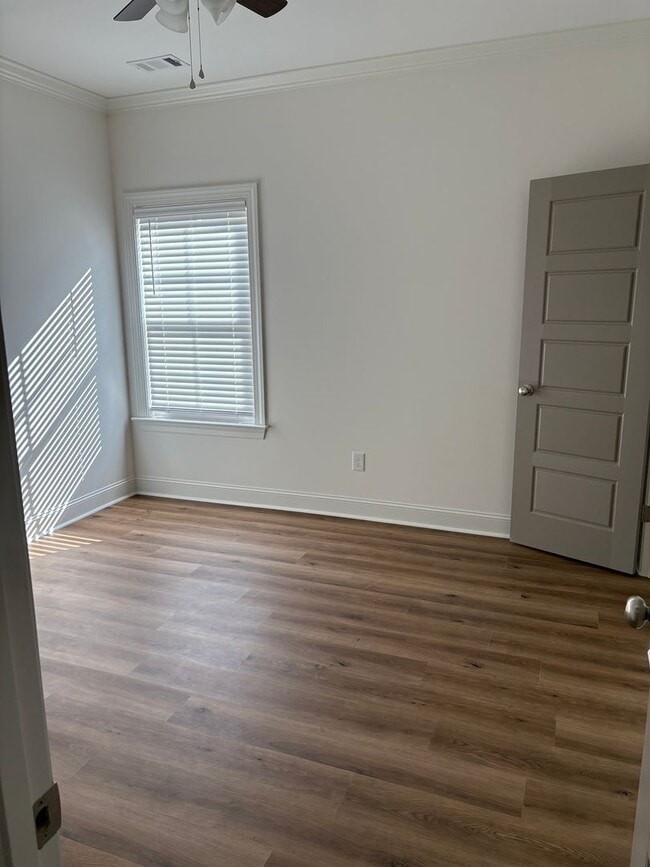 Building Photo - 141 N Buck Run Dr