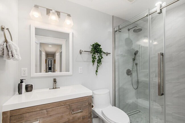 Building Photo - Updated 3BD/2BA Menlo Park Home with French Oak Floors + Bonus Room