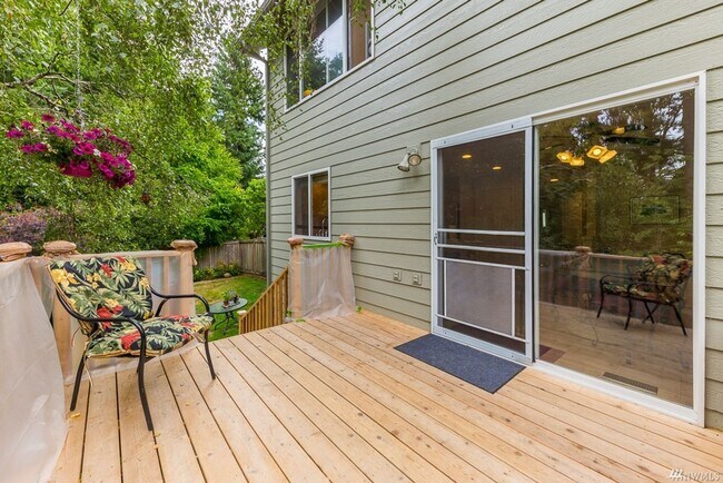 Building Photo - Everett Single Family house 3 bd 2.5 bath ...